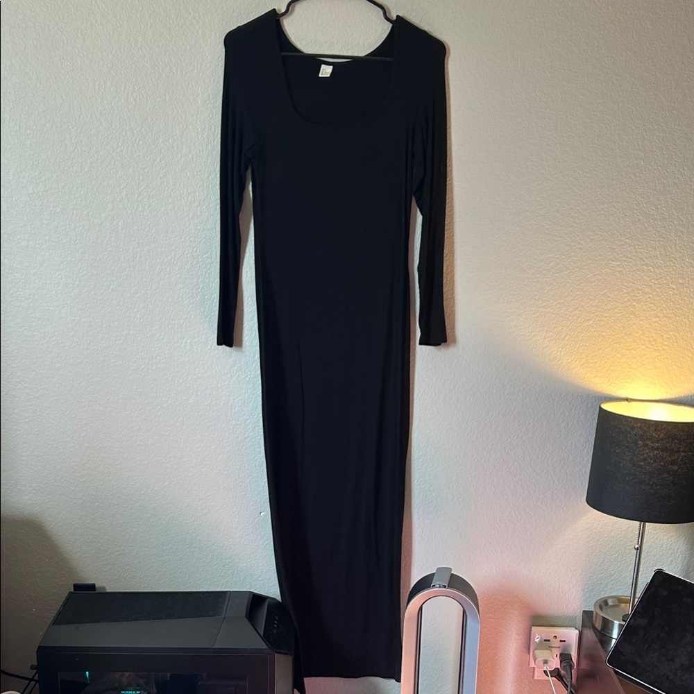 Long fitted black dress